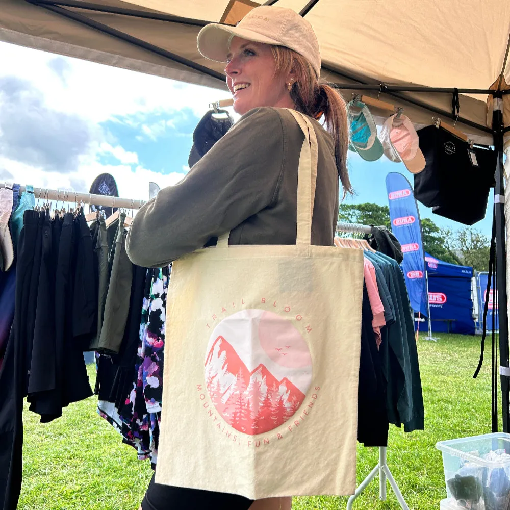 Canvas tote bag with mountain print