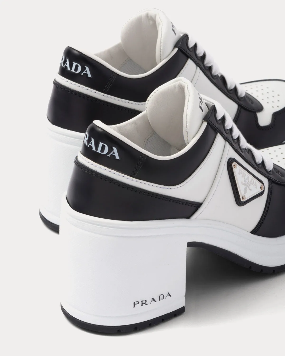 Downtown High-Heeled Leather Black / White Low Top sneakers