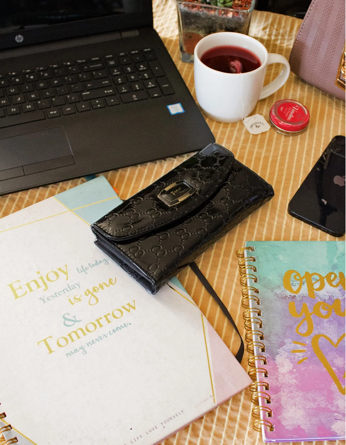 Fino S077-310 Faux Leather Elegant Patent Design Long Card Holder Purse