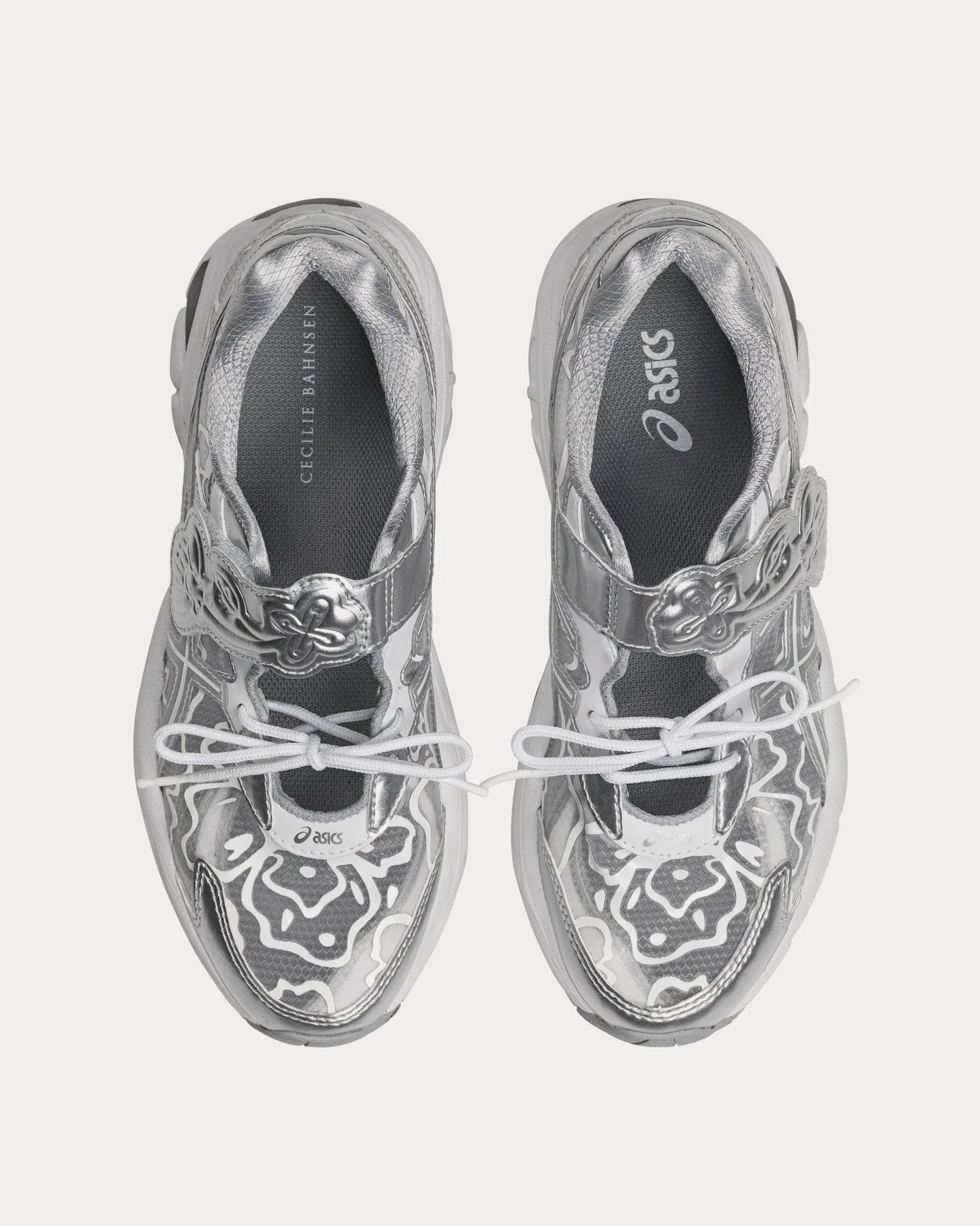 GT-2160 White / Silver Low Top Sneakers