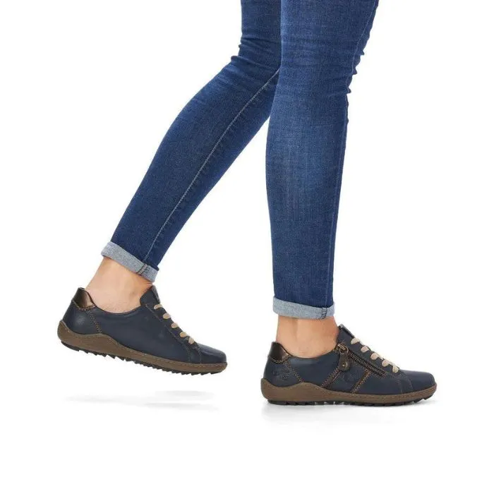 R1426 Lace-Up Sneaker