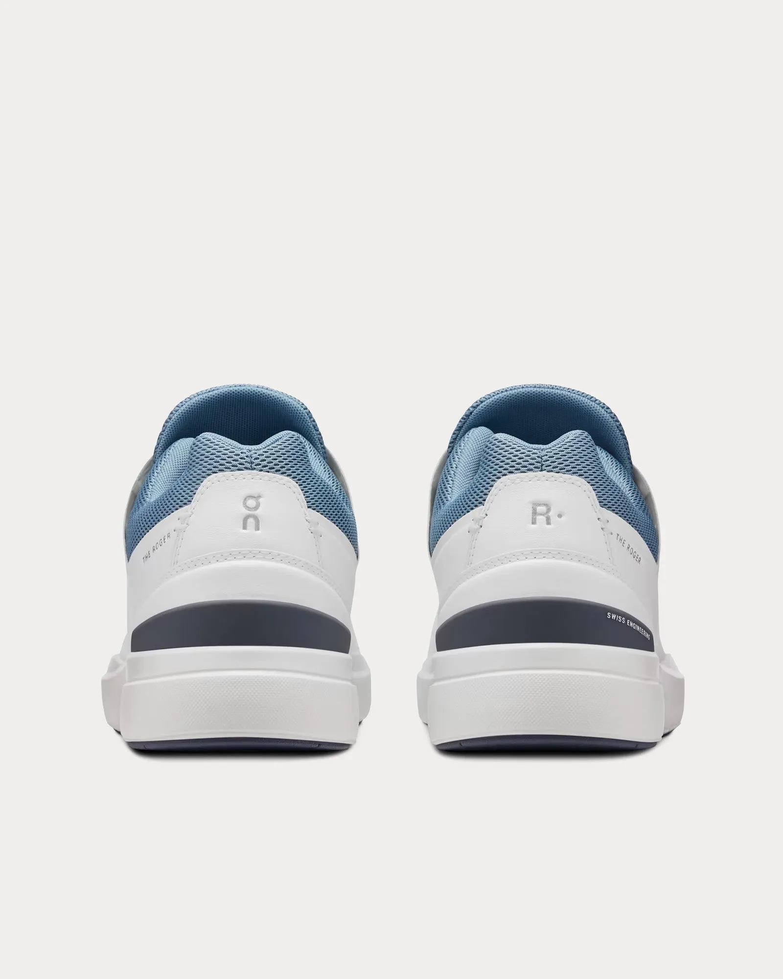 The Roger Advantage White / Chambray Low Top Sneakers